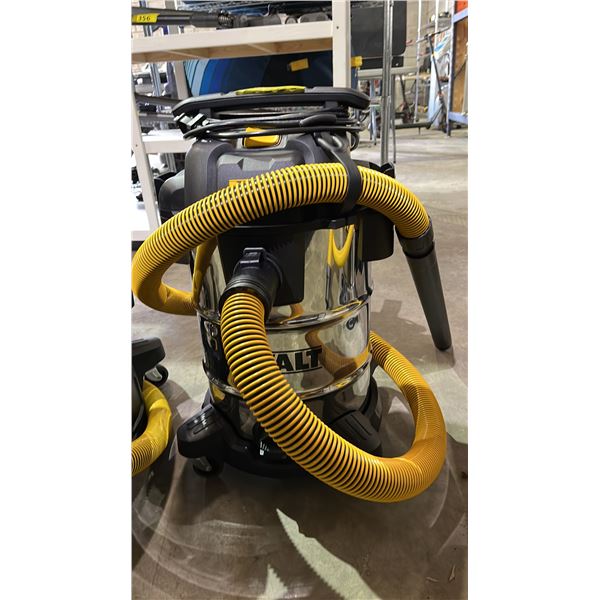 DEWALT 8 GALLON STAINLESS STEEL WET/ DRY VACUUM  (UNKNOWN WORKING CONDITION)