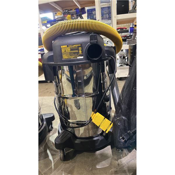 DEWALT 8 GALLON STAINLESS STEEL WET/ DRY VACUUM  (UNKNOWN WORKING CONDITION)