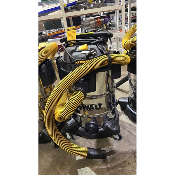 DEWALT 8 GALLON STAINLESS STEEL WET/ DRY VACUUM  (UNKNOWN WORKING CONDITION)