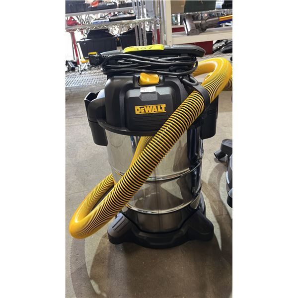 DEWALT 8 GALLON STAINLESS STEEL WET/ DRY VACUUM  (UNKNOWN WORKING CONDITION)