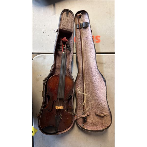 VINTAGE VIOLIN WITH BOW IN A CASE