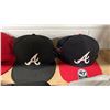 Image 3 : SHELF OF ASSORTED HATS INCLUDING; TORONTO BLUE JAYS, CINCINNATI REDS, ATLANTA BRAVES & MORE