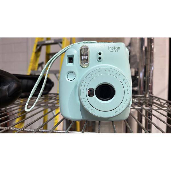 FUJIFILM INSTAX MINI 9 INSTANT CAMERA. FILM CARTRIDGE INSTALLED & INSTRUCTIONS