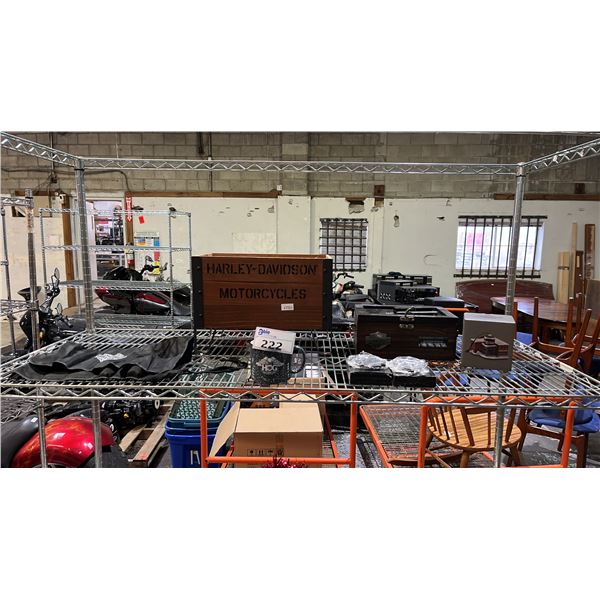 SHELF OF ASSORTED HARLEY DAVIDSON BRANDED ITEMS: WOOD BOX, JEWELRY BOX, COFFEE MUG, ORNAMENT & MORE