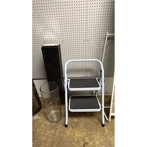 TALL METAL SCONCE (MISSING INTERIOR PIECES, GLASS VASE & FOLDING STEP STOOL