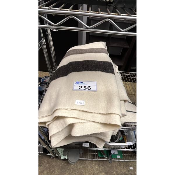 VINTAGE HUDSON'S BAY COMPANY 8 POINT WOOL BLANKET