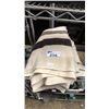 Image 1 : VINTAGE HUDSON'S BAY COMPANY 8 POINT WOOL BLANKET