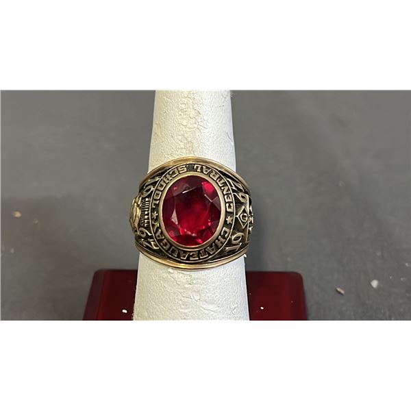 10KT GOLD 1967 CHATEAUGAY CENTRAL SCHOOL RING: SIZE 8.5
