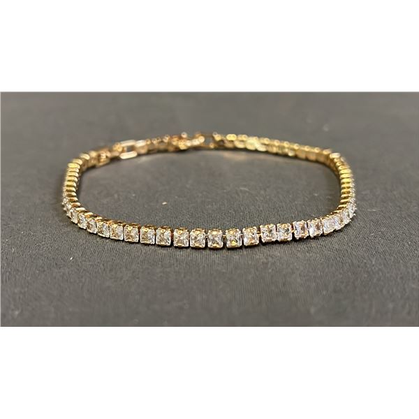 *NEW* 18K GOLD PLATED 2.5MM PRINCESS CUT SIMULATED DIAMOND (CZ) TENNIS BRACELET