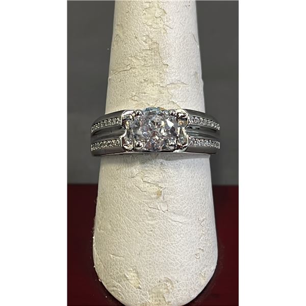 *NEW* PLATINUM PLATED 1 CT SIMULATED DIAMOND (CZ) MAN'S RING: RESIZEABLE