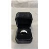 Image 2 : *NEW* PLATINUM PLATED 1 CT SIMULATED DIAMOND (CZ) MAN'S RING: RESIZEABLE