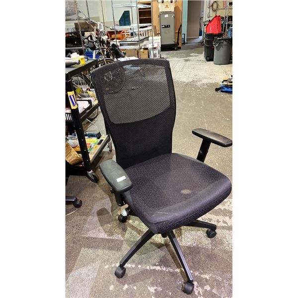 MESH BACK FABRIC ROLLING OFFICE CHAIR