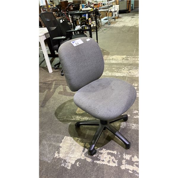 ARMLESS FABRIC ROLLING OFFICE CHAIR