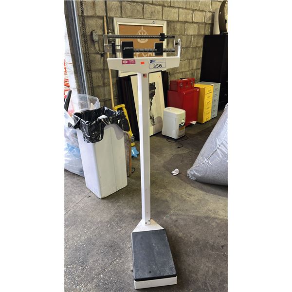 VINTAGE DETECTO BALANCE BEAM SCALE