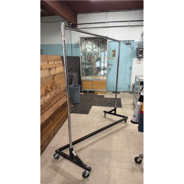 ROLLING METAL CLOTHING RACK