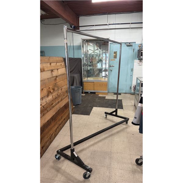 ROLLING METAL CLOTHING RACK