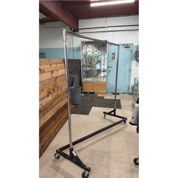 ROLLING METAL CLOTHING RACK