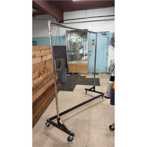 ROLLING METAL CLOTHING RACK