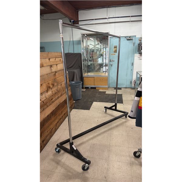 ROLLING METAL CLOTHING RACK