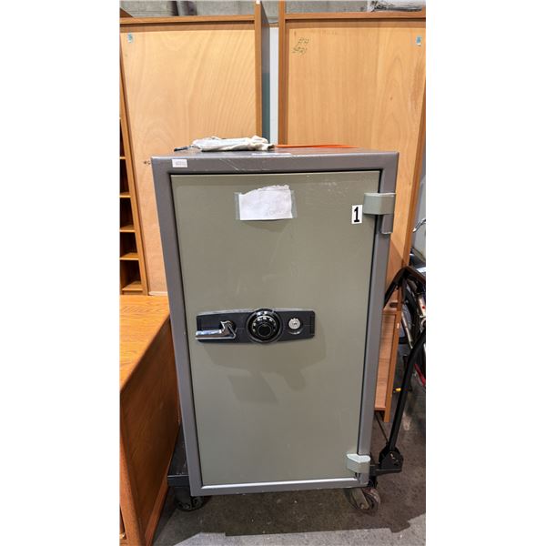 LARGE HEAVY-DUTY SAFE WITH COMBO