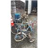Image 1 : TRICYCLE, BIKES, BIKE PARTS & BLUE ROLL MATT CONVEYOR