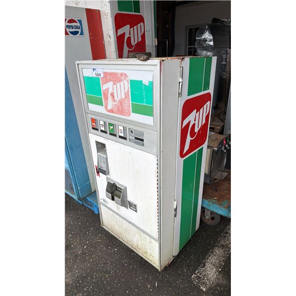 VINTAGE 7UP VENDING MACHINE