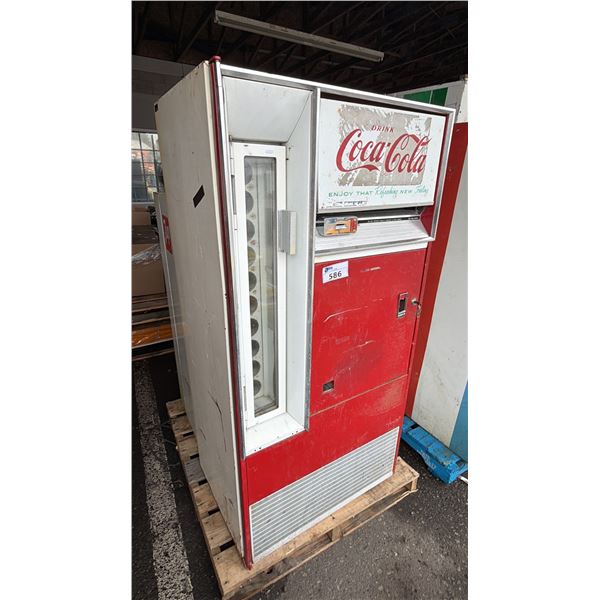 VINTAGE COCA-COLA VENDING MACHINE WITH KEY