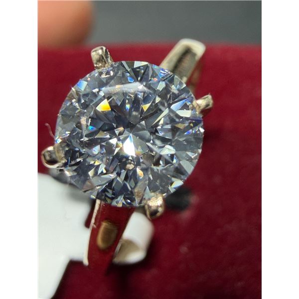 10K (2G), LAB DIAMOND (1.05CT)RING SIZE 4.5, CLASSIC DESIGN, APPRAISED INSURANCE VALUE $2110