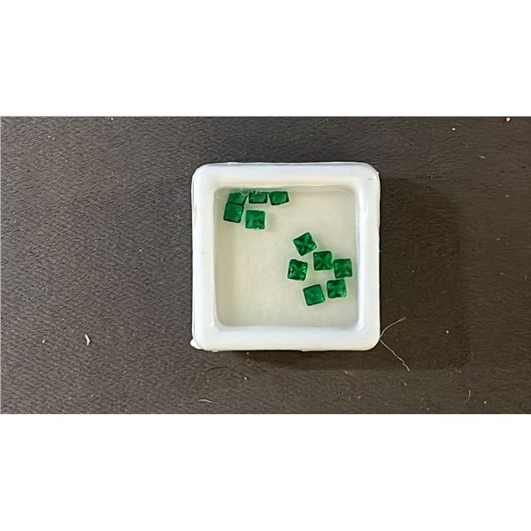 GEM BOX OF ASSORTED SQUARE CUT GREEN GEMSTONES