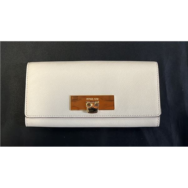 *NEW WITH TAGS* MICHAEL KORS LEATHER TRIFOLD WALLET