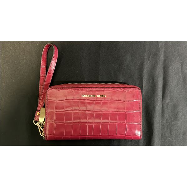 *NEW WITH TAGS* MICHAEL KORS LEATHER ZIPPERED WRISTLET