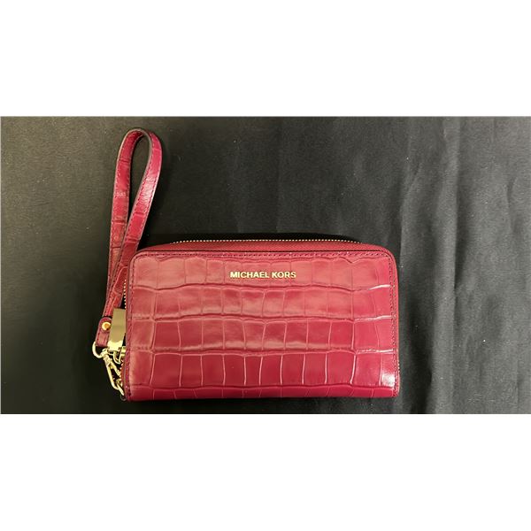 *NEW WITH TAGS* MICHAEL KORS LEATHER ZIPPERED WRISTLET