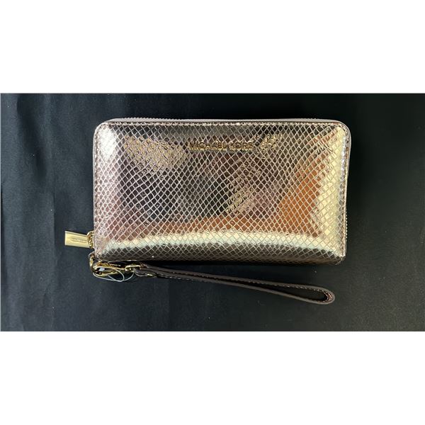 *NEW WITH TAGS* MICHAEL KORS PINK EMOSSED LEATHER ZIPPERED WRISTLET