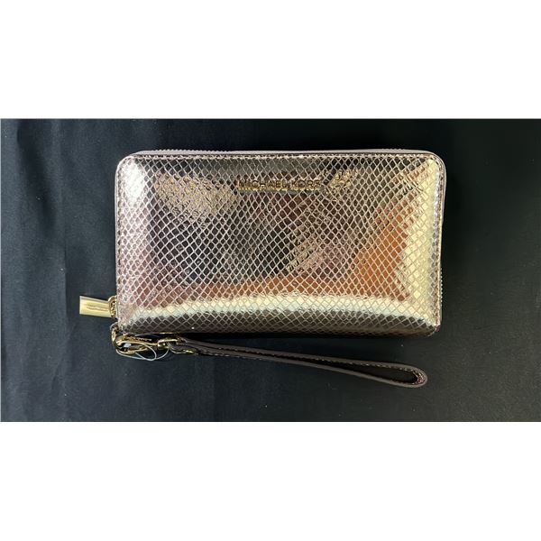 *NEW WITH TAGS* MICHAEL KORS PINK EMOSSED LEATHER ZIPPERED WRISTLET