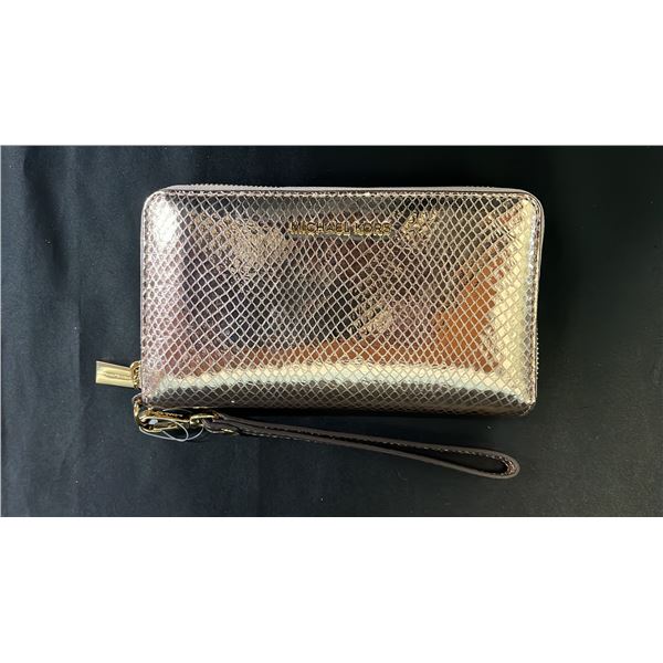 *NEW WITH TAGS* MICHAEL KORS PINK EMOSSED LEATHER ZIPPERED WRISTLET