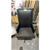 Image 4 : (6) ASSORTED OFFICE & STACKING CHAIRS