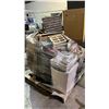 Image 3 : PALLET OF ASSORTED SET DEC: DECORATIVE LANTERNS, PICTURE FRAMES, WICKER BASKETS & MORE - *MUST TAKE