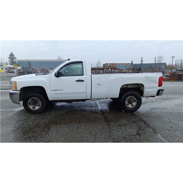 2008 CHEVROLET SILVERADO LT 2500 HD, 2DR PICKUP, WHITE, VIN 1GCHC24K68E203782,