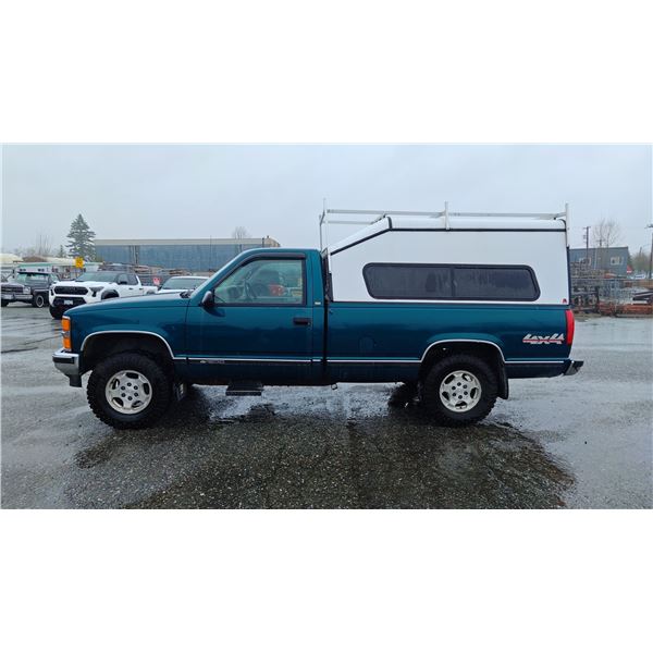 1998 CHEVROLET SILVERADO 1500 4X4, 2DR PICKUP, GREEN, VIN 1GCEK14RXWZ188500,
