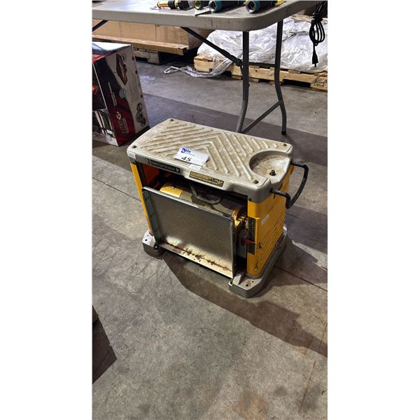 DEWALT DW734 12-1/2" THICKNESS PLANER