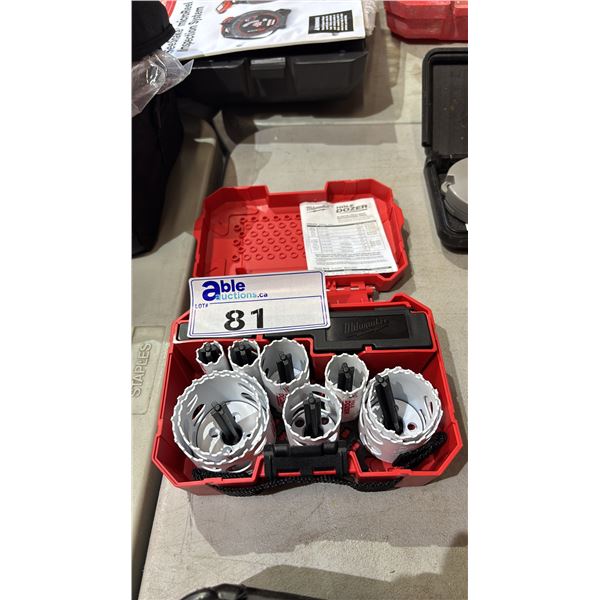 MILWAUKEE HOLE DOZER BI-METAL HOLE SAW SET WITH CASE