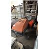 Image 3 : HUSQVARNA LT 125, 6 SPEED, RIDE-ON MOWER, ORANGE