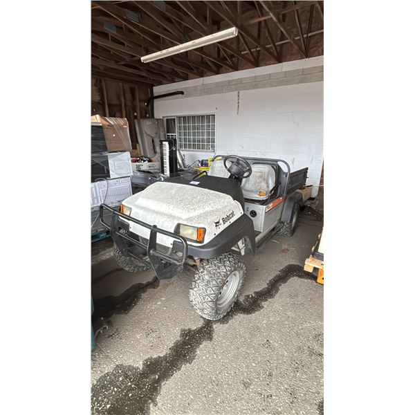 BOBCAT 2100 SIDE BY SIDE DUMP CART WITH KEYS, 2" TRAILER HITCH *UNKNOWN RUNNING CONDITION*