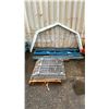 Image 2 : PALLET OF (2) 8'H PALLET RACKING UPRIGHTS, (2) 8'W PALLET RACKING SIDE RAILS, (2) ALUMINUM ARCHWAYS