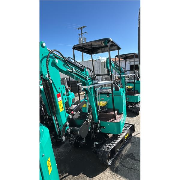 *NEW* CFG INDUSTRIAL H15R MINI EXCAVATOR WITH KEY & REPAIR TOOLBOX - 920KG LOAD CAPACITY