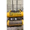 Image 5 : DEWALT EMGLO PORTABLE AIR COMPRESSOR