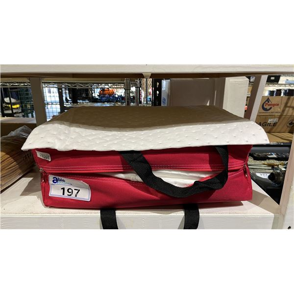 BAG OF ABSORBENT PET KENNEL PADS