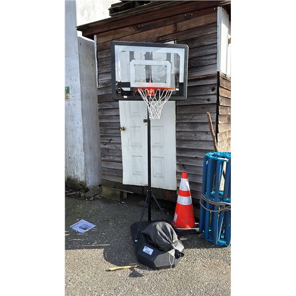 ADJUSTABLE BASKETBALL HOOP