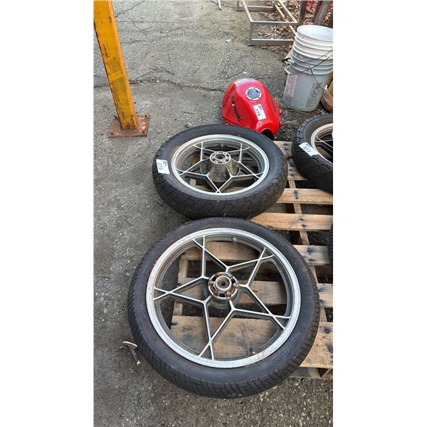 (1) METZELER 3.25-19 54H  MOTORCYCLE TIRE & (1) METZELER 130/90 B17 74H MOTORCYCLE TIRE