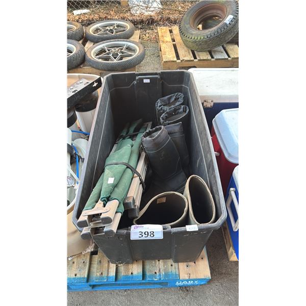 TOTE OF ASSORTED MEN'S RUBBER BOOTS & FOLDING CHAIR